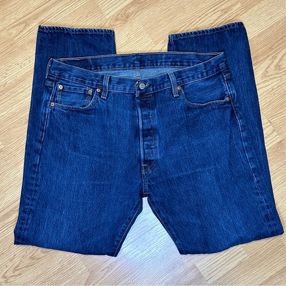 Men’s Levi’s 501 Jeans - Picture 2 of 5